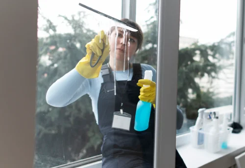 Nettoyage de vitres intérieures et extérieures à Coursan